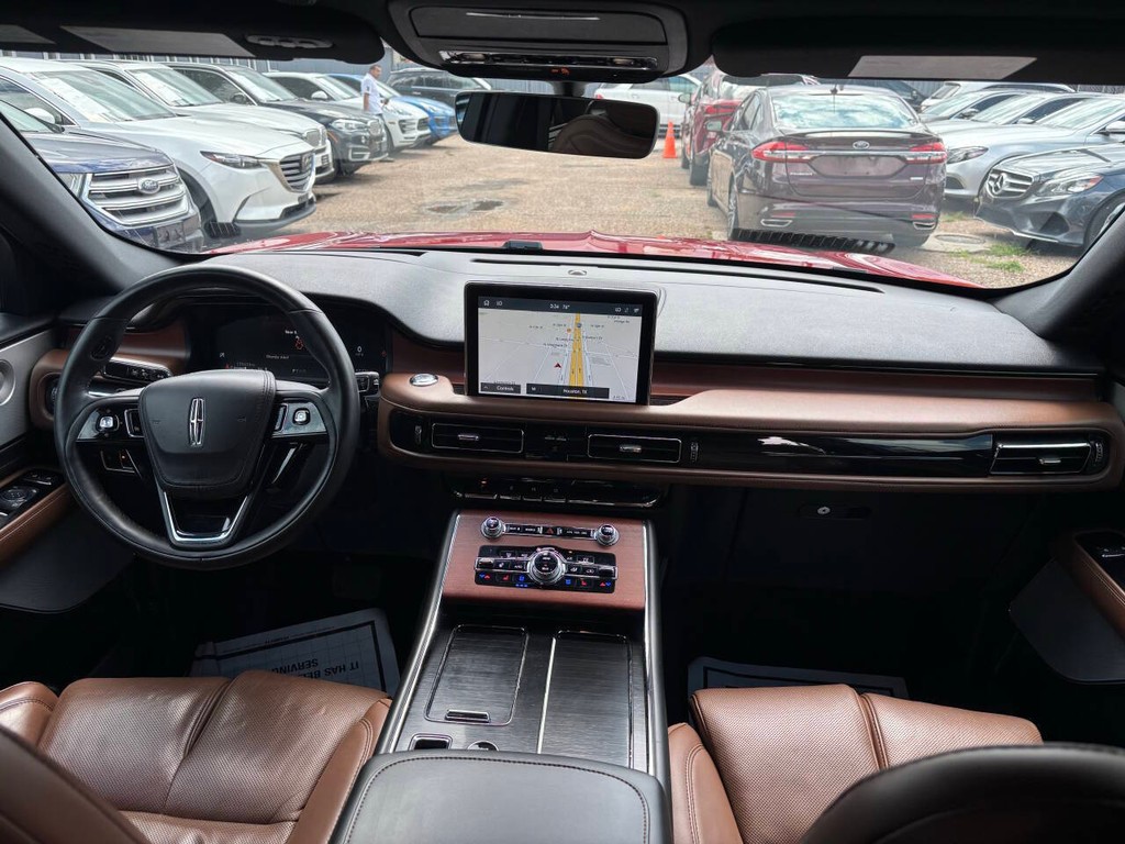 Lincoln Aviator Vehicle Full-screen Gallery Image 22