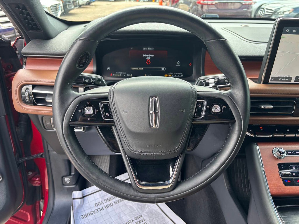 Lincoln Aviator Vehicle Full-screen Gallery Image 27