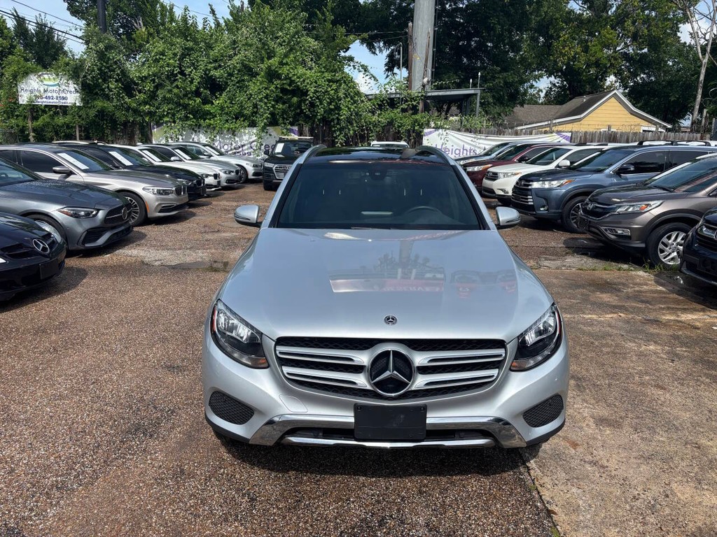 Mercedes-Benz GLC Vehicle Full-screen Gallery Image 03
