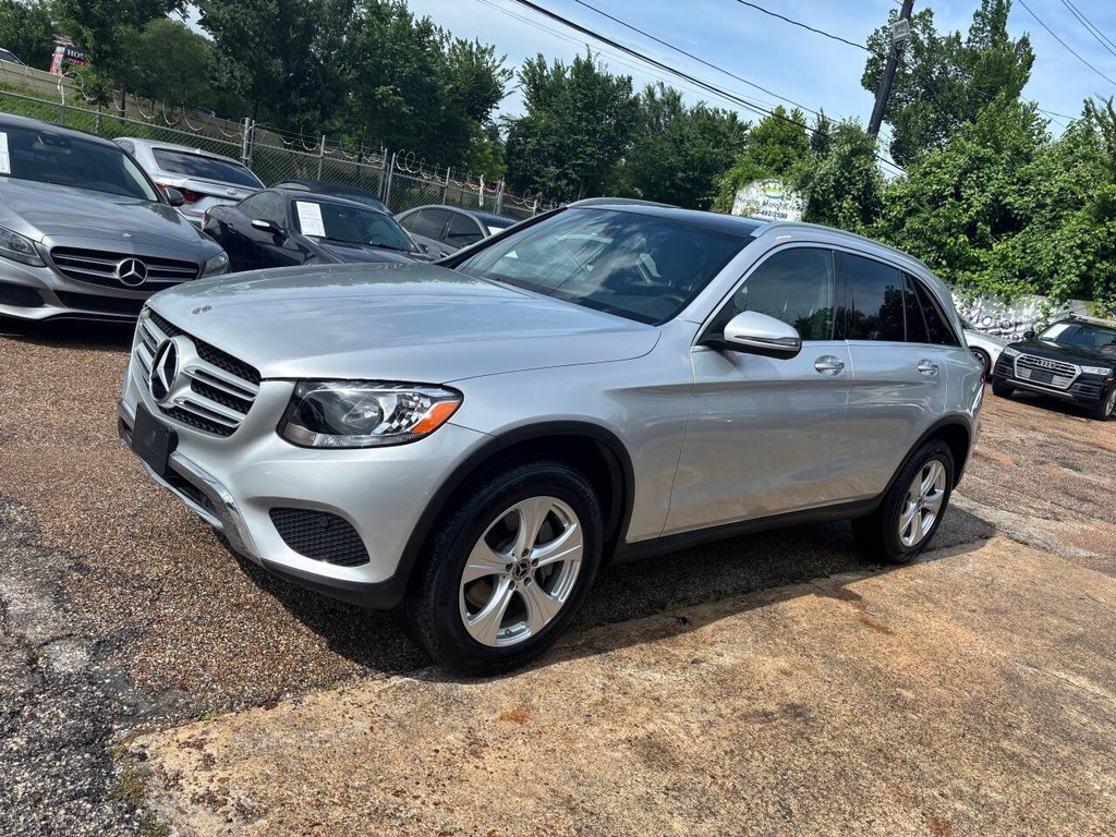 Mercedes-Benz GLC Vehicle Full-screen Gallery Image 04