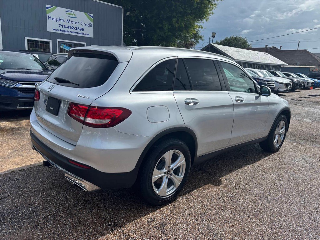 Mercedes-Benz GLC Vehicle Full-screen Gallery Image 07