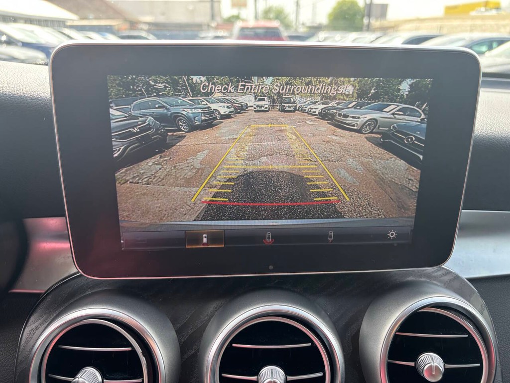 Mercedes-Benz GLC Vehicle Full-screen Gallery Image 20