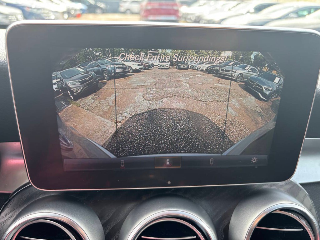 Mercedes-Benz GLC Vehicle Full-screen Gallery Image 21