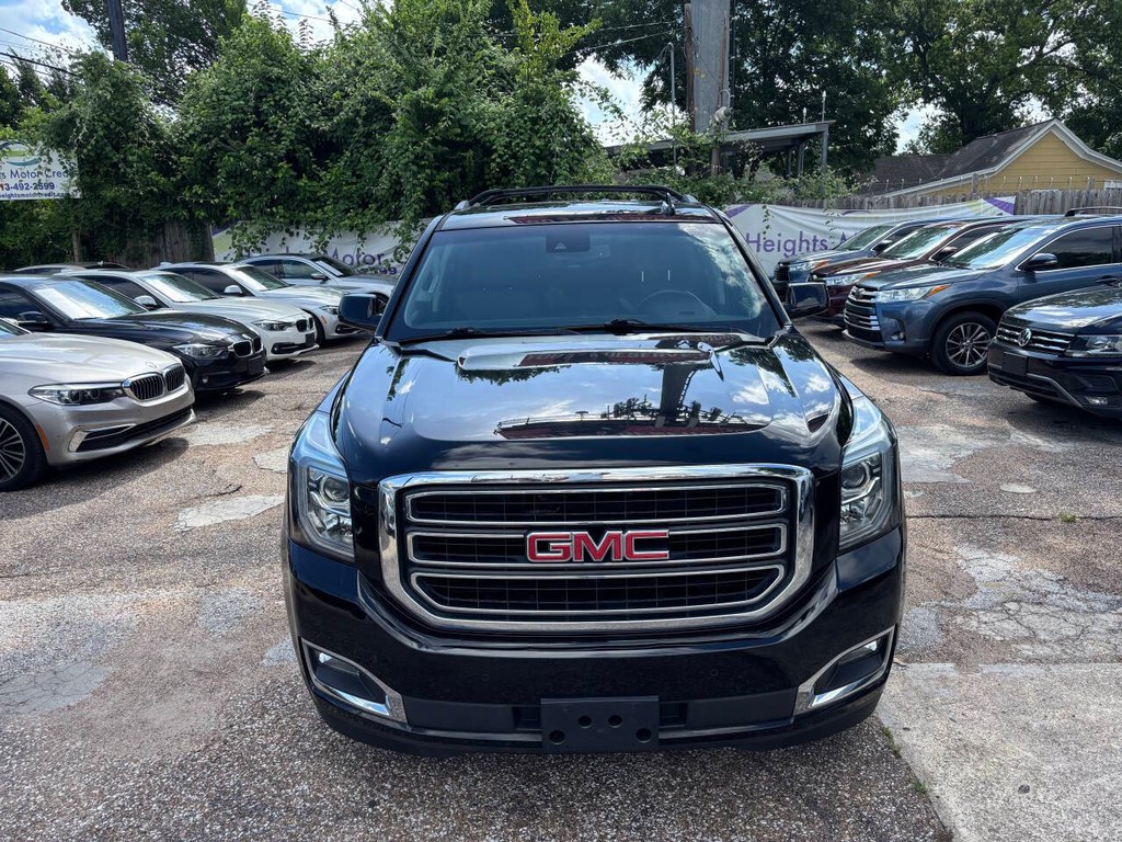 GMC Yukon Vehicle Full-screen Gallery Image 02