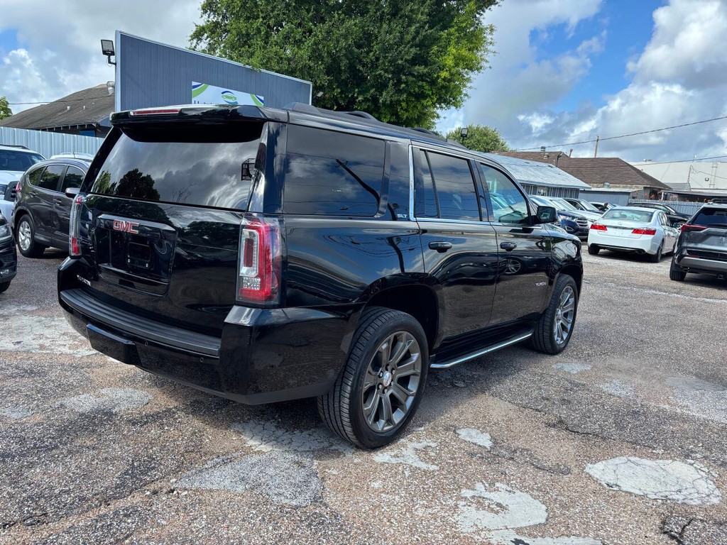 GMC Yukon Vehicle Full-screen Gallery Image 07