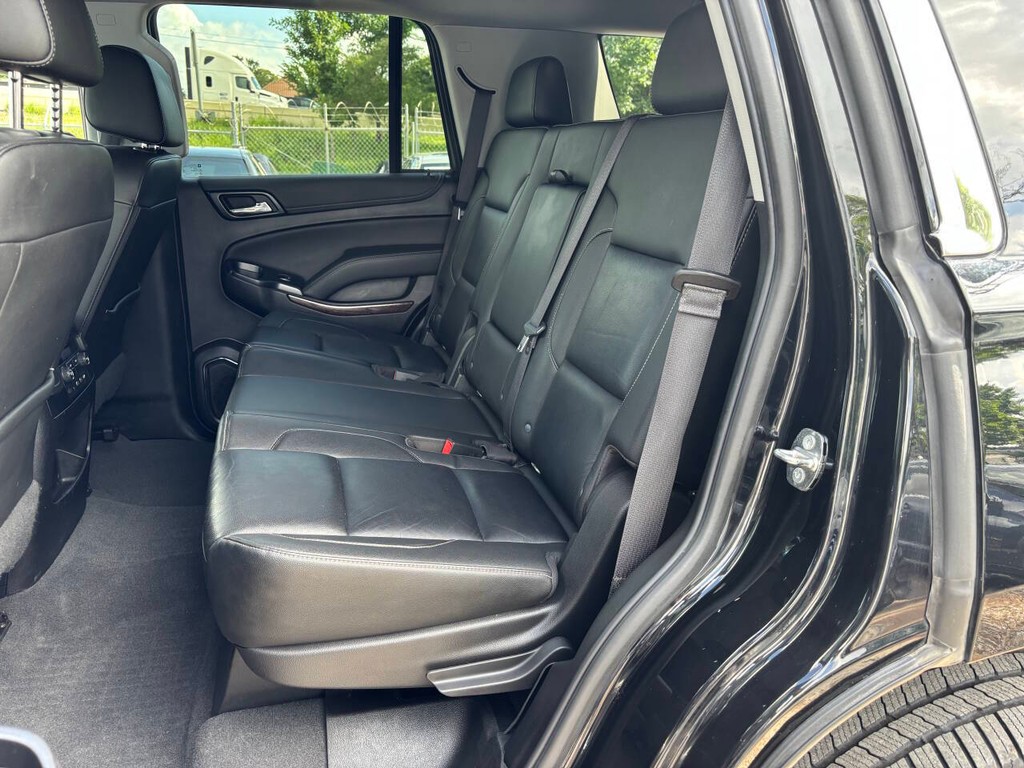 GMC Yukon Vehicle Full-screen Gallery Image 12