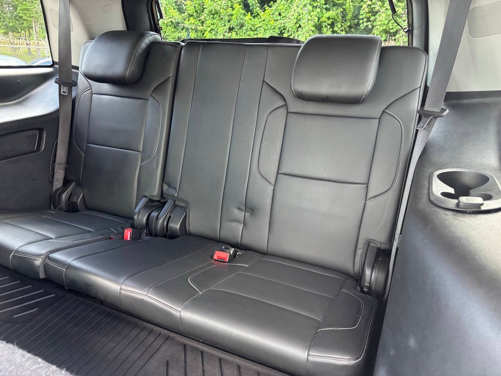 GMC Yukon Vehicle Full-screen Gallery Image 14