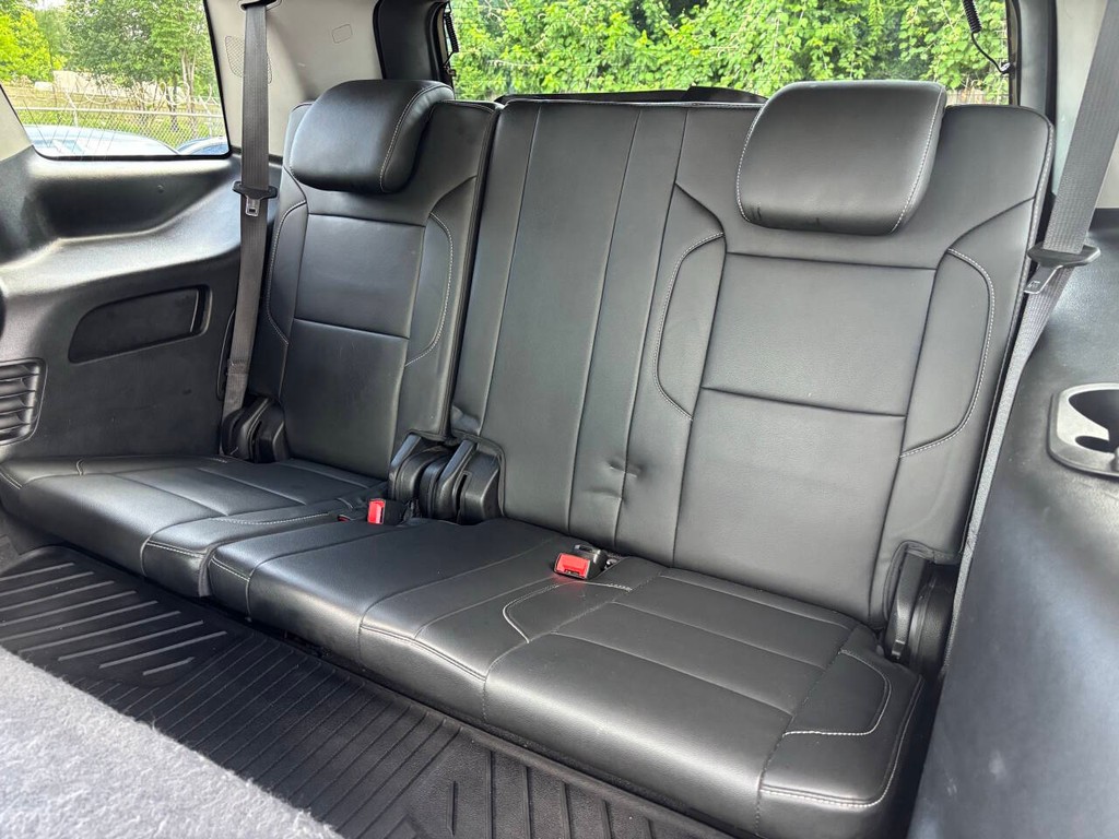 GMC Yukon Vehicle Full-screen Gallery Image 15