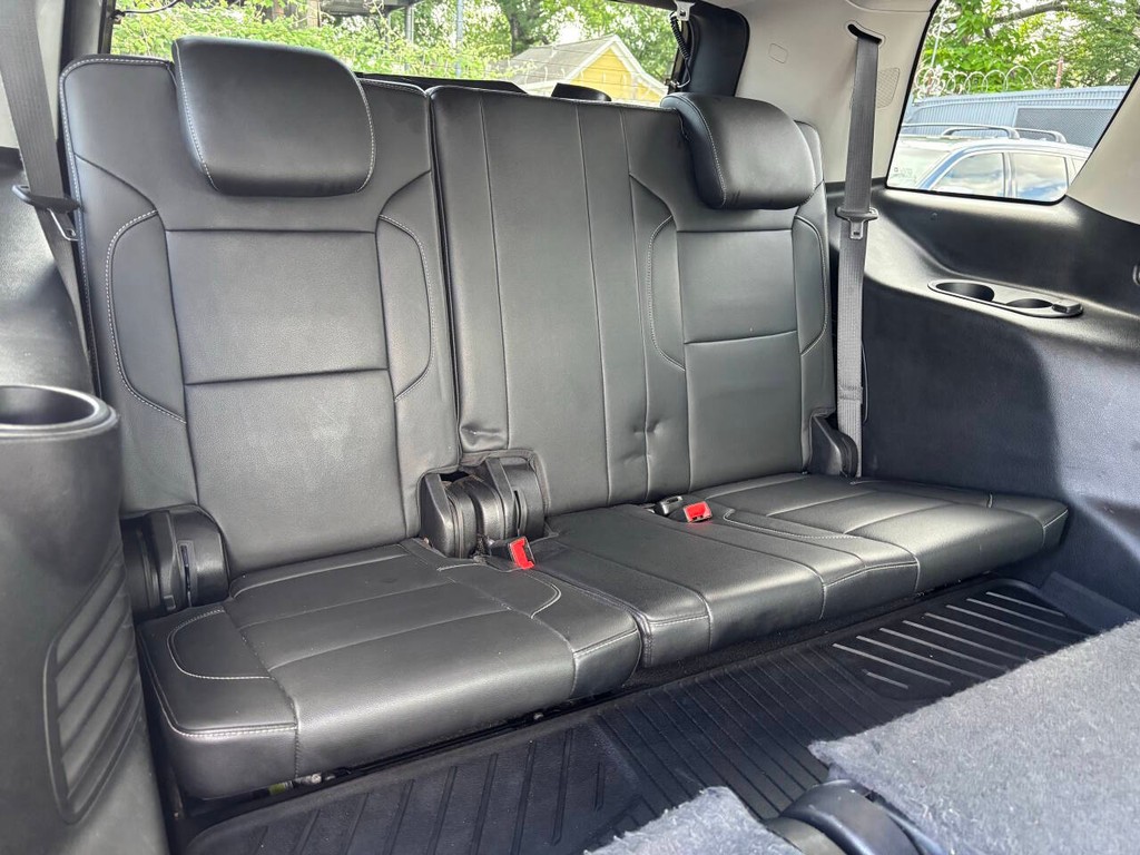 GMC Yukon Vehicle Full-screen Gallery Image 16