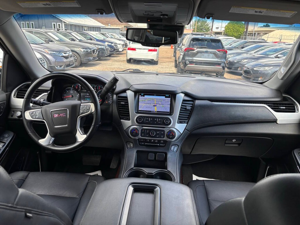 GMC Yukon Vehicle Full-screen Gallery Image 18