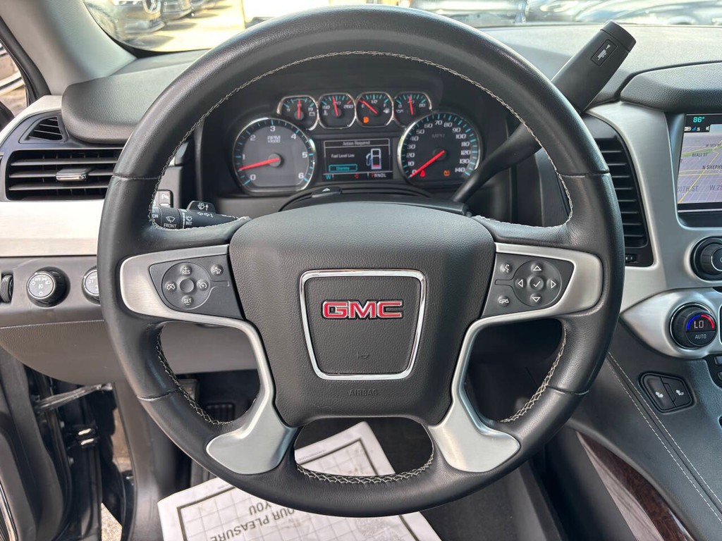 GMC Yukon Vehicle Full-screen Gallery Image 21