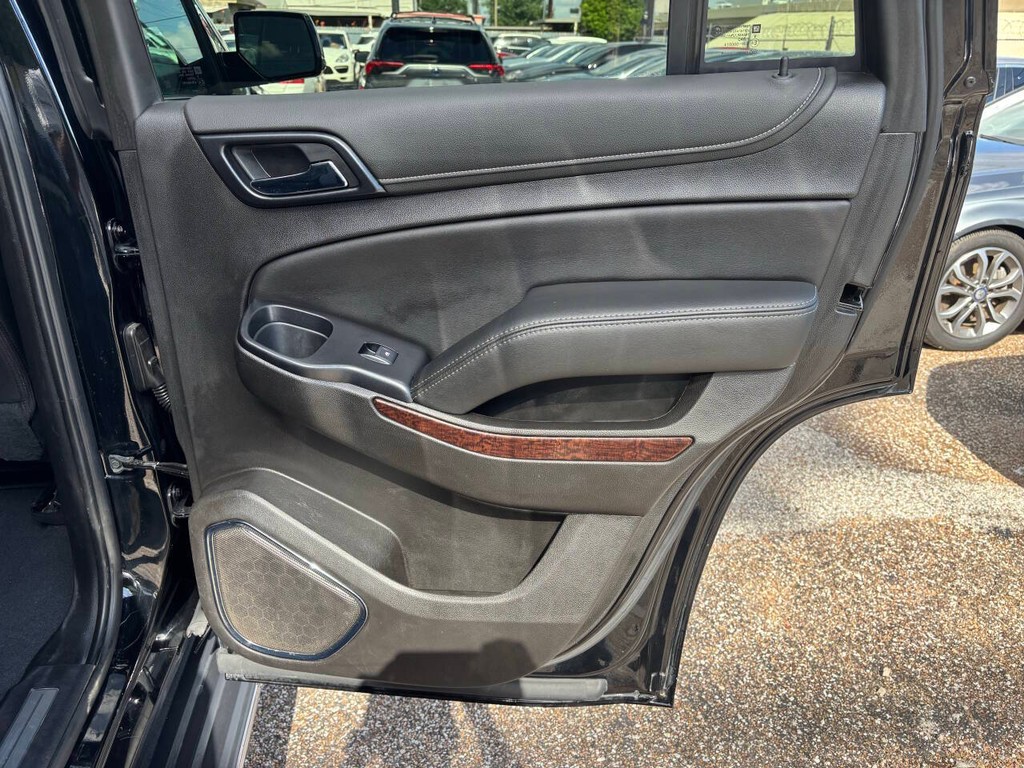 GMC Yukon Vehicle Full-screen Gallery Image 22