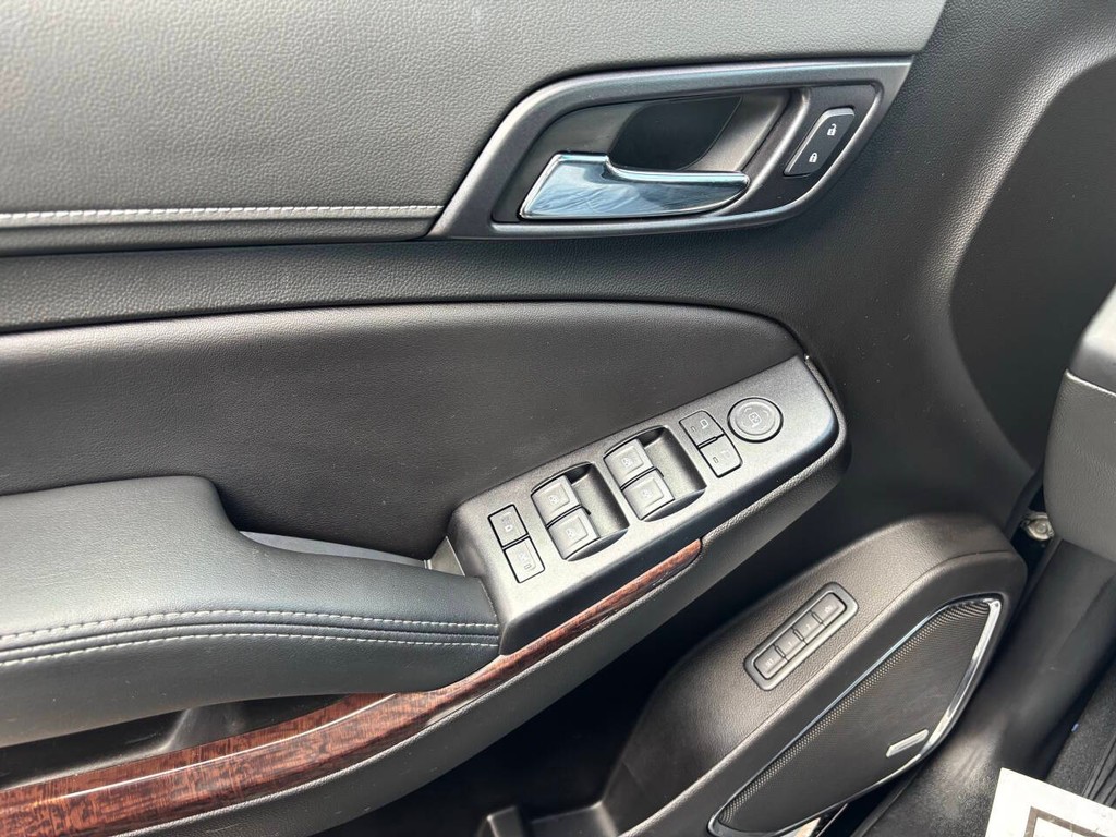 GMC Yukon Vehicle Full-screen Gallery Image 26