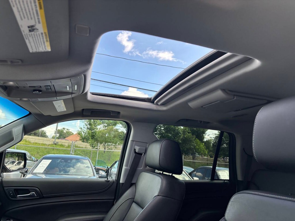 GMC Yukon Vehicle Full-screen Gallery Image 27