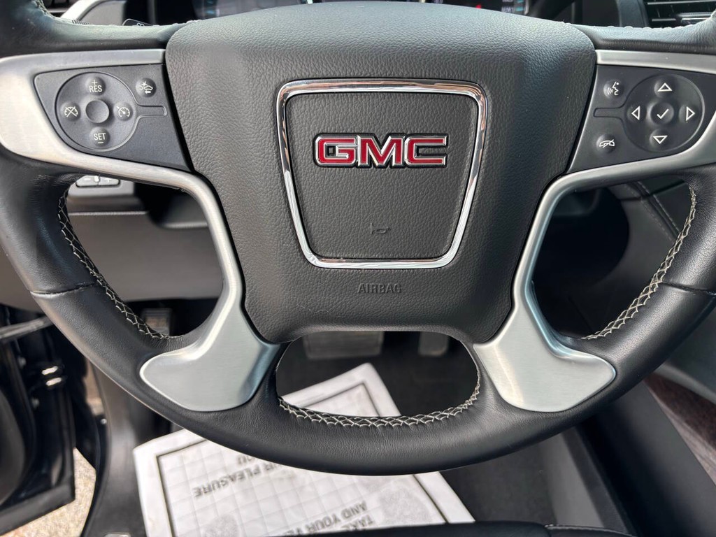 GMC Yukon Vehicle Full-screen Gallery Image 31