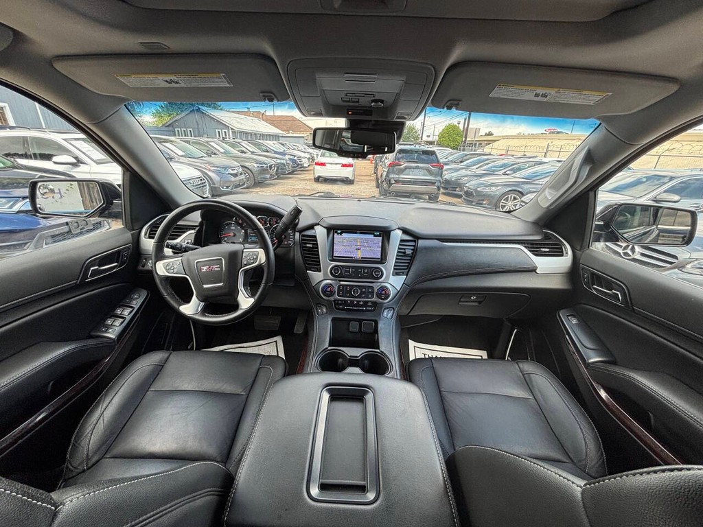 GMC Yukon Vehicle Full-screen Gallery Image 32