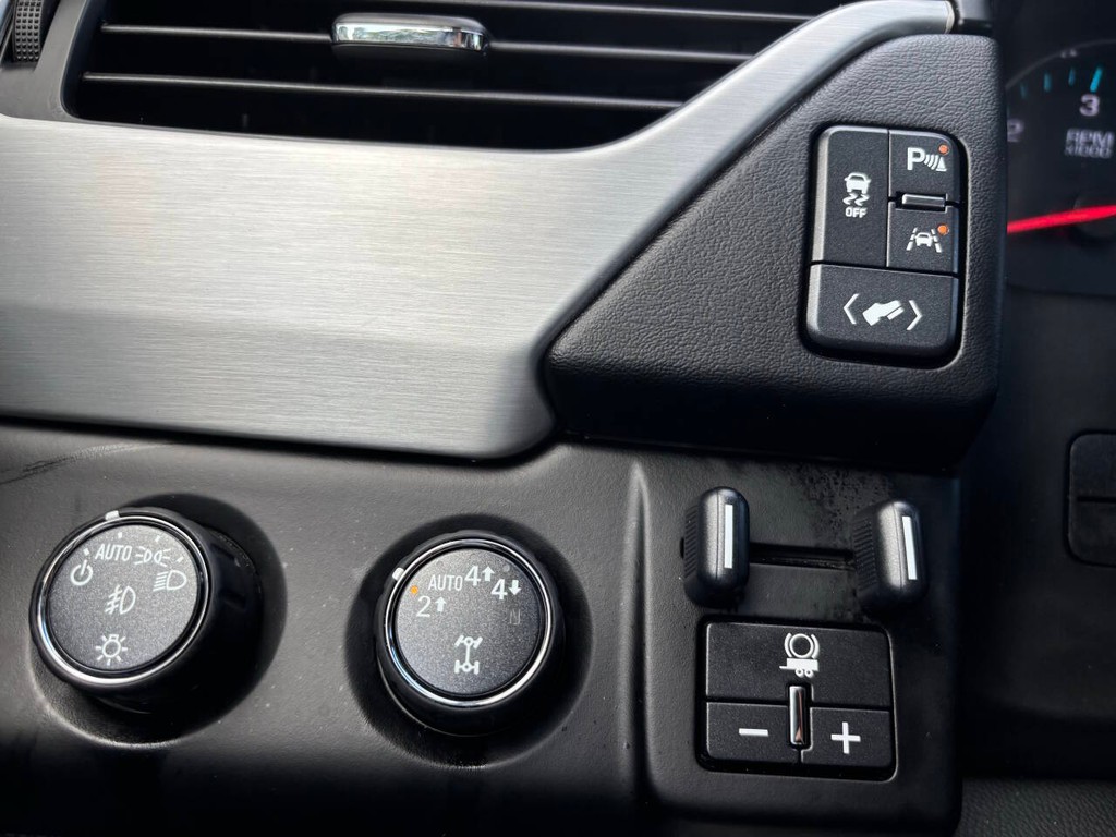 GMC Yukon Vehicle Full-screen Gallery Image 34