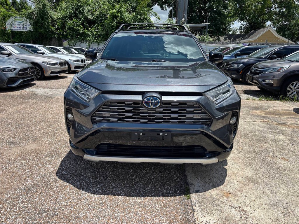 Toyota RAV4 Hybrid Vehicle Full-screen Gallery Image 03