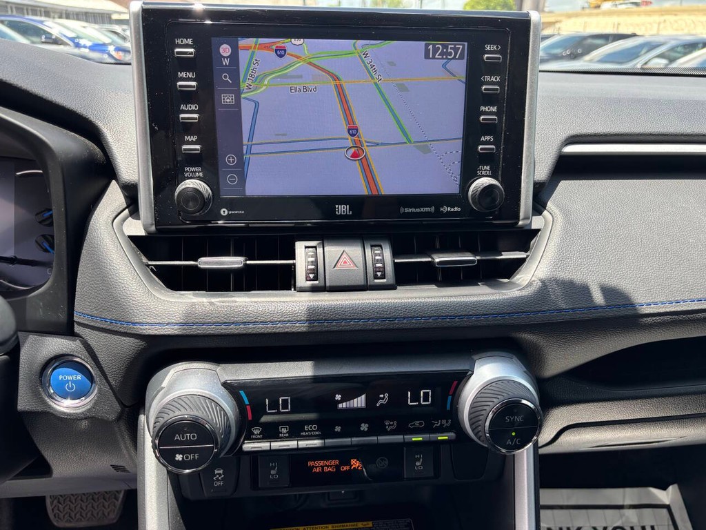 Toyota RAV4 Hybrid Vehicle Full-screen Gallery Image 20