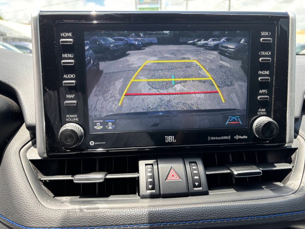 Toyota RAV4 Hybrid Vehicle Full-screen Gallery Image 22