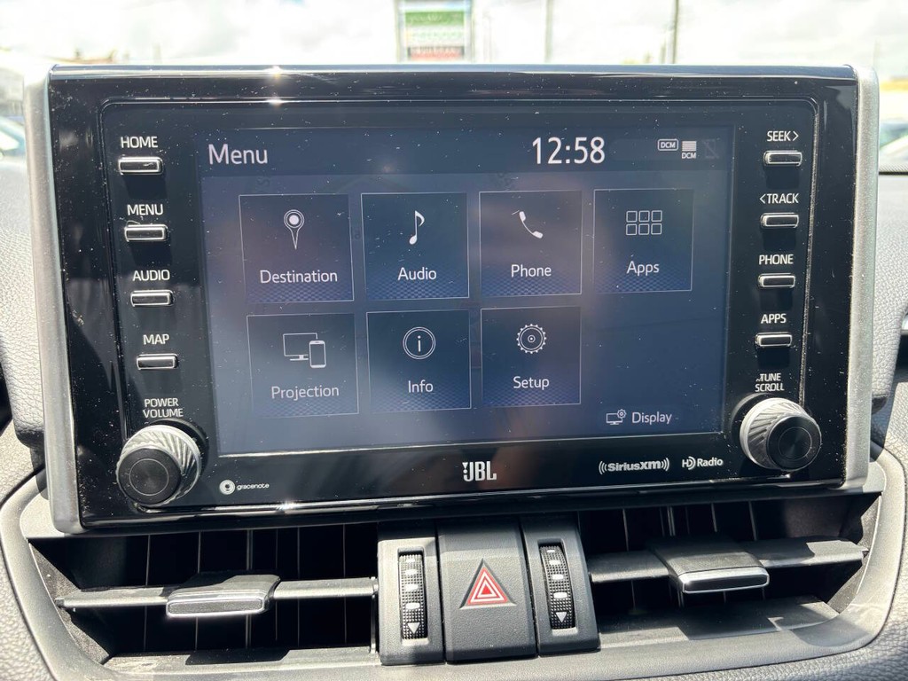 Toyota RAV4 Hybrid Vehicle Full-screen Gallery Image 23