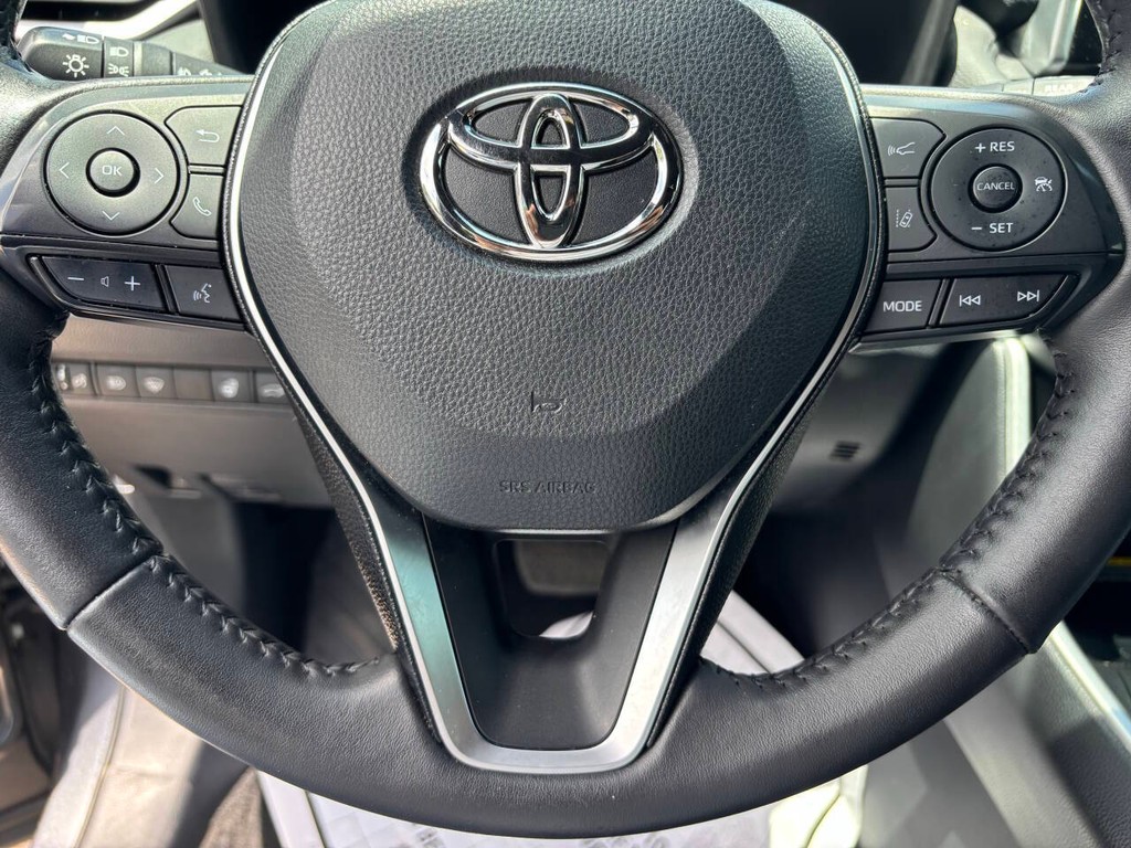 Toyota RAV4 Hybrid Vehicle Full-screen Gallery Image 26