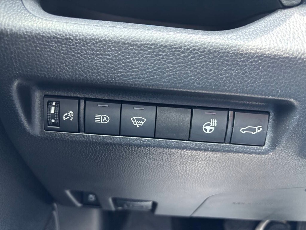 Toyota RAV4 Hybrid Vehicle Full-screen Gallery Image 27
