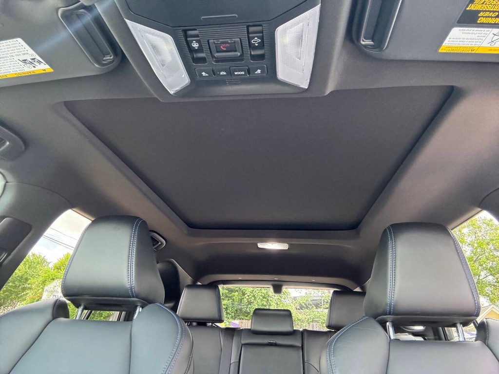Toyota RAV4 Hybrid Vehicle Full-screen Gallery Image 29