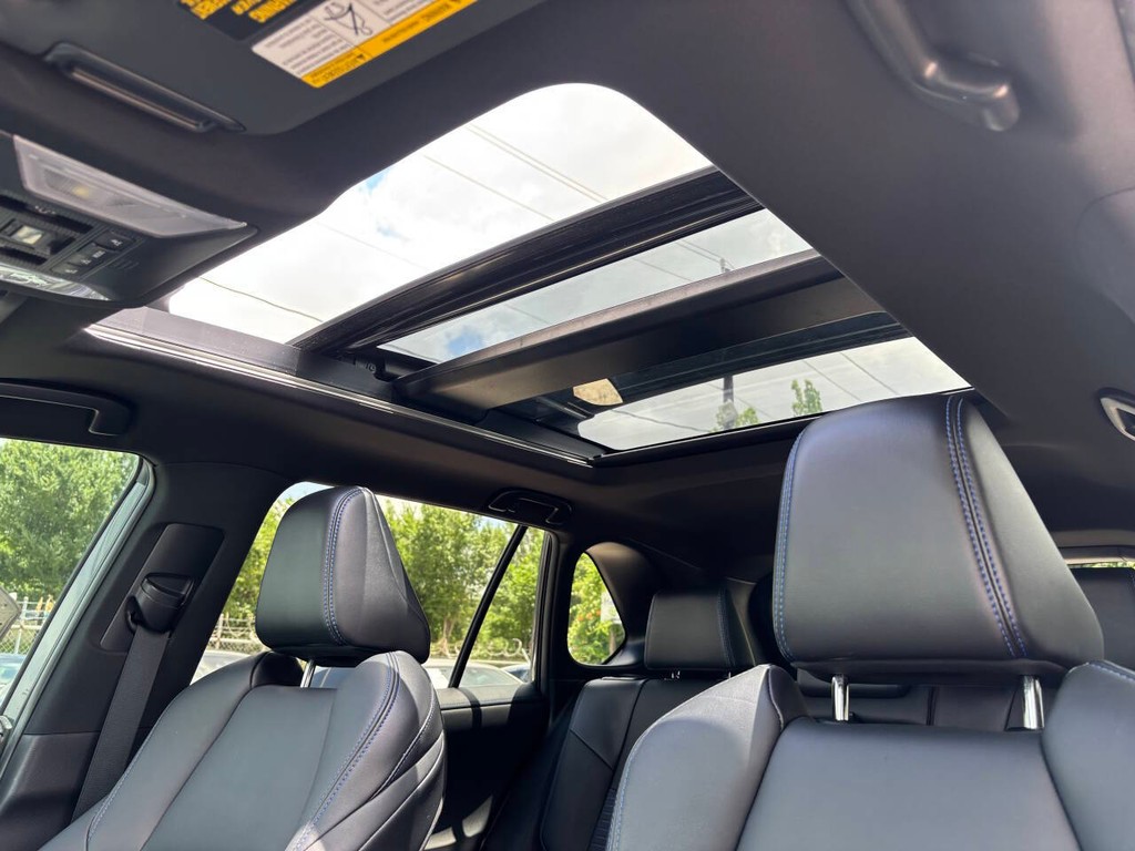 Toyota RAV4 Hybrid Vehicle Full-screen Gallery Image 31
