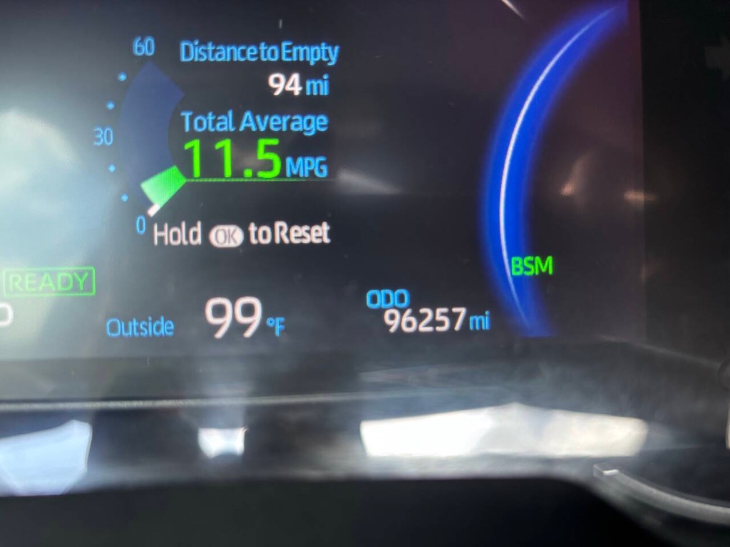 Toyota RAV4 Hybrid Vehicle Full-screen Gallery Image 33
