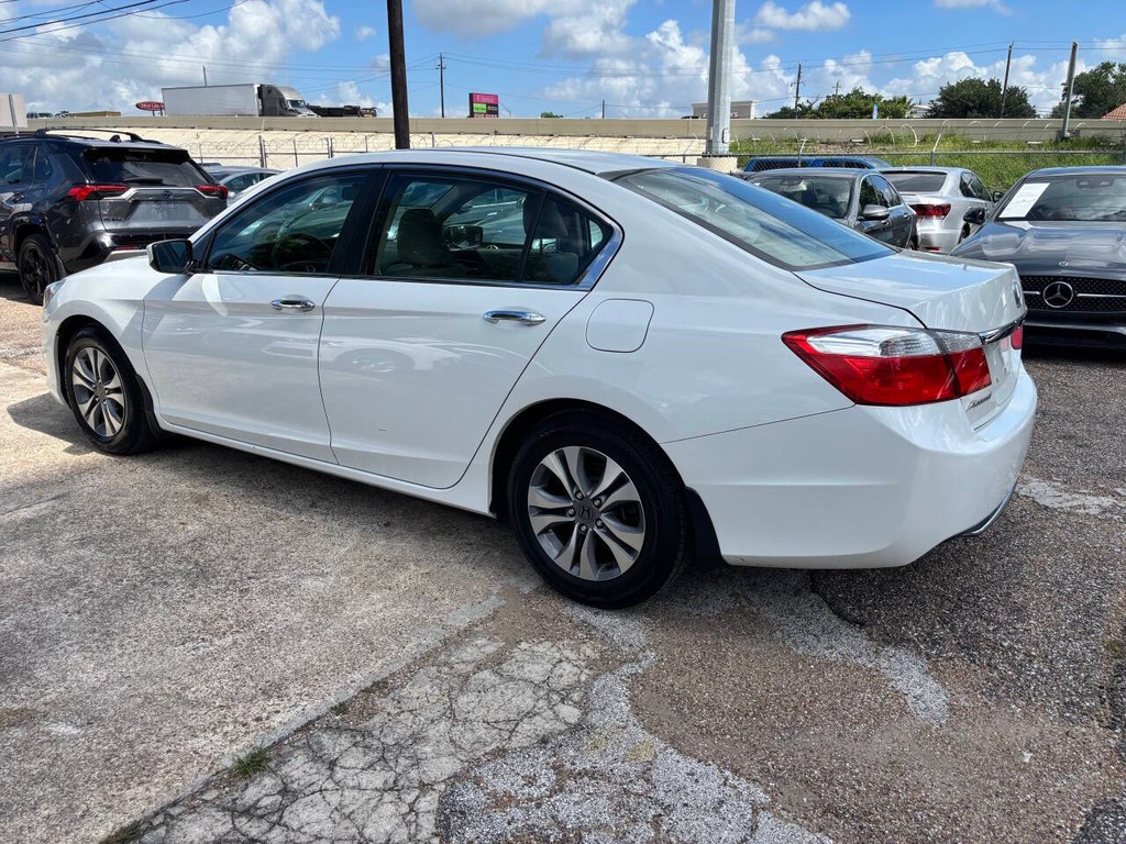 Honda Accord Sedan Vehicle Full-screen Gallery Image 05