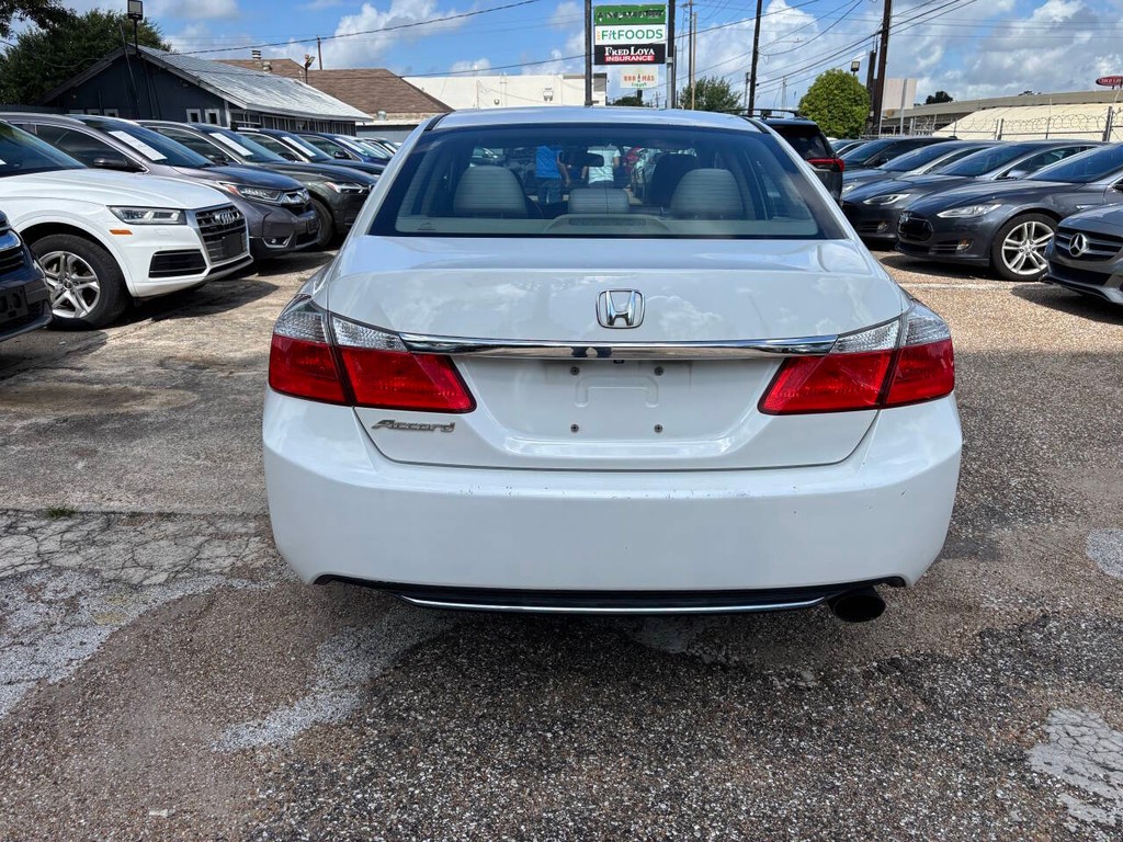 Honda Accord Sedan Vehicle Full-screen Gallery Image 06