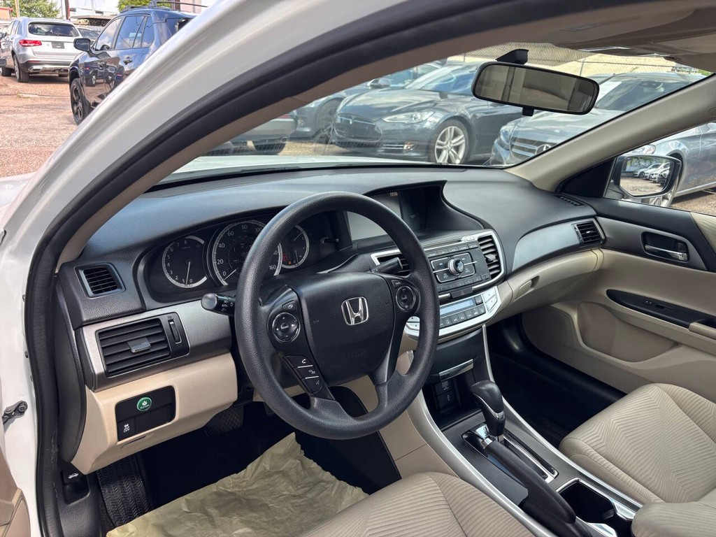 Honda Accord Sedan Vehicle Full-screen Gallery Image 08