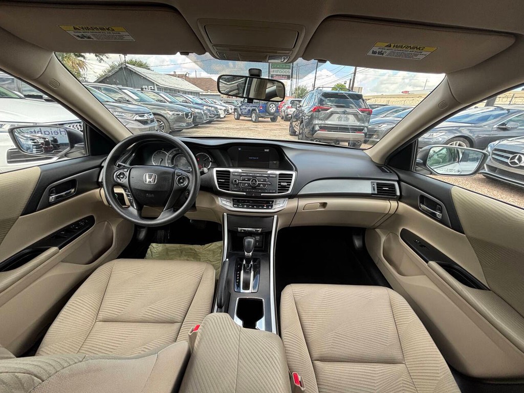 Honda Accord Sedan Vehicle Full-screen Gallery Image 18