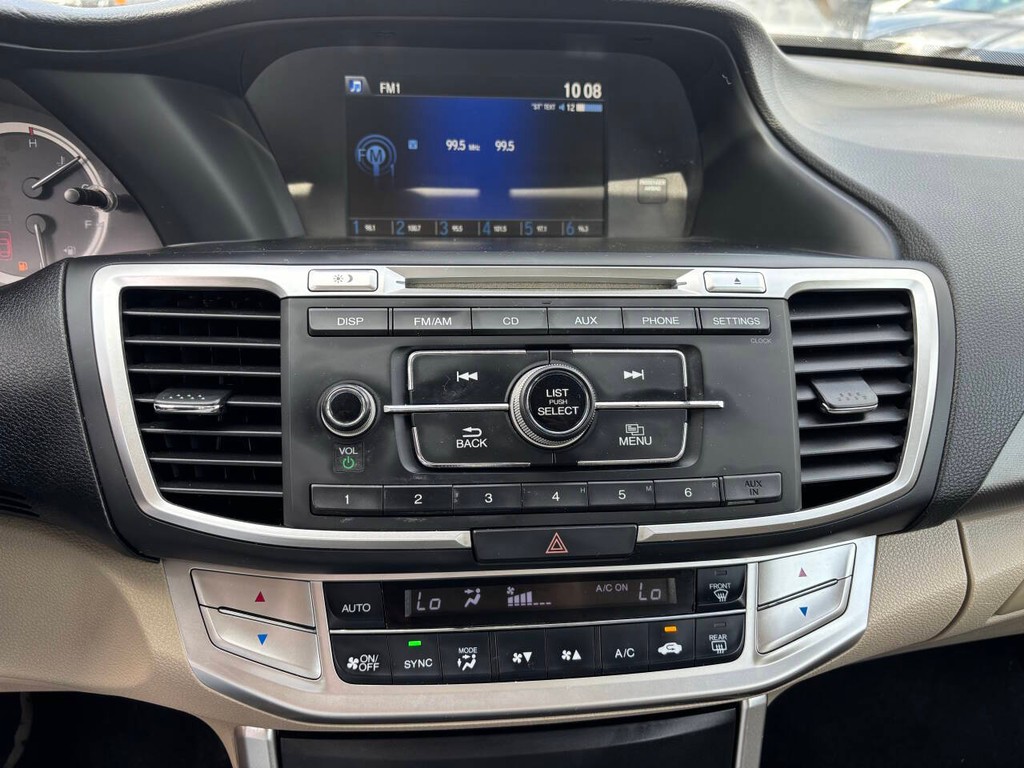 Honda Accord Sedan Vehicle Full-screen Gallery Image 20