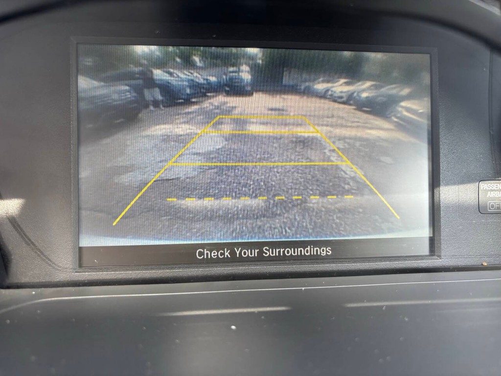 Honda Accord Sedan Vehicle Full-screen Gallery Image 21
