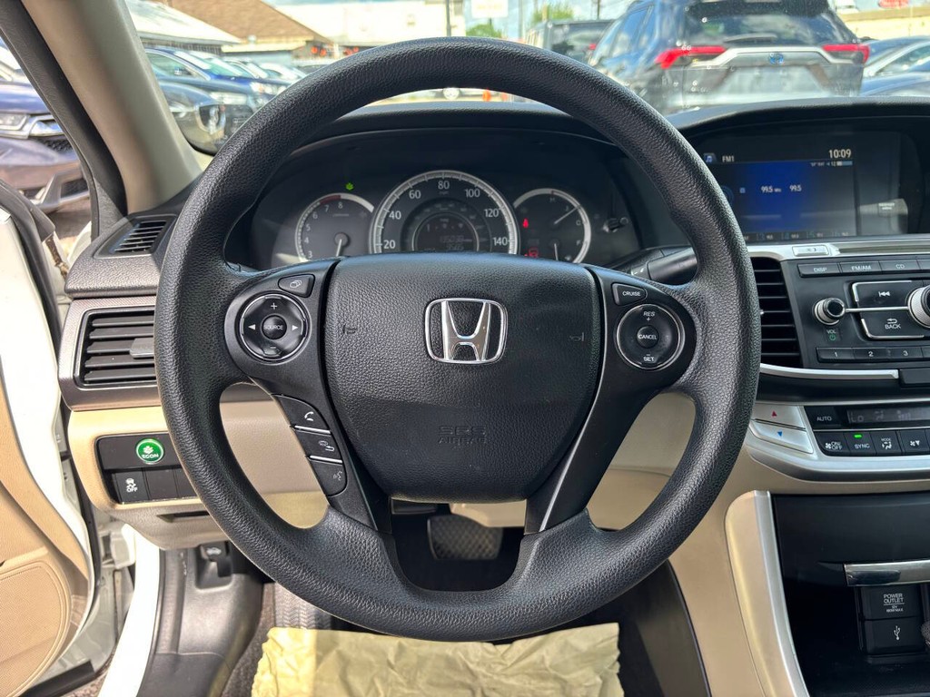 Honda Accord Sedan Vehicle Full-screen Gallery Image 23