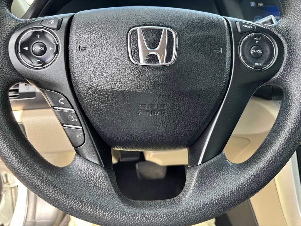 Honda Accord Sedan Vehicle Full-screen Gallery Image 24