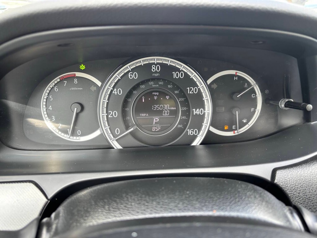 Honda Accord Sedan Vehicle Full-screen Gallery Image 27