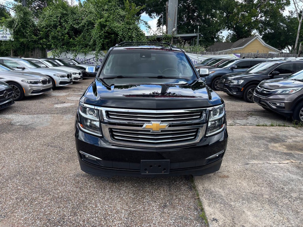 Chevrolet Suburban Vehicle Full-screen Gallery Image 02