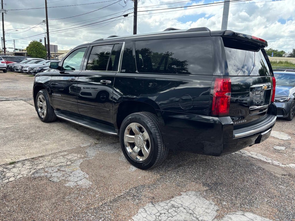 Chevrolet Suburban Vehicle Full-screen Gallery Image 04