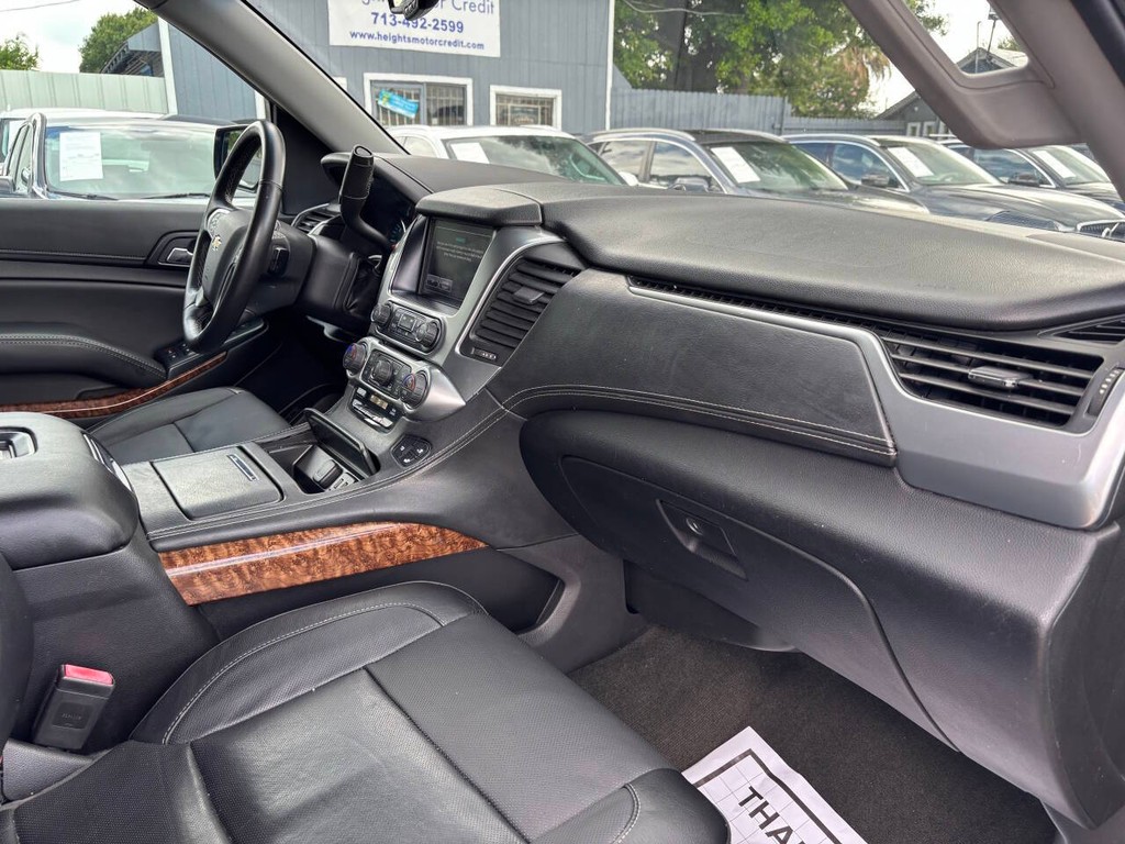 Chevrolet Suburban Vehicle Full-screen Gallery Image 10