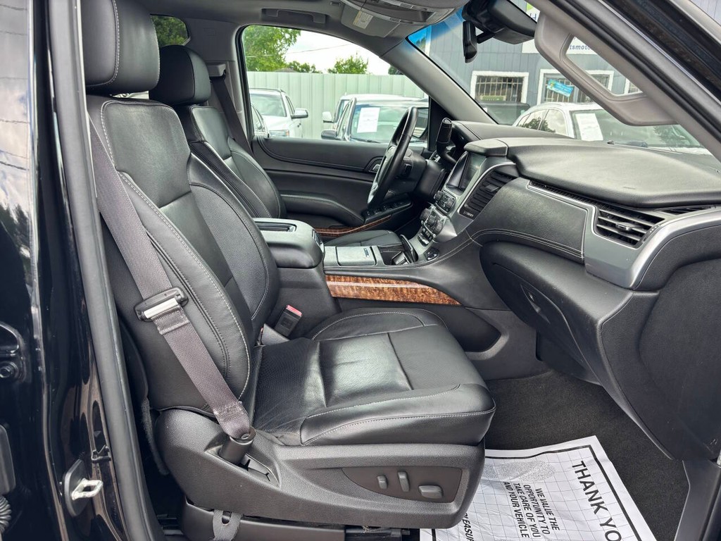 Chevrolet Suburban Vehicle Full-screen Gallery Image 11