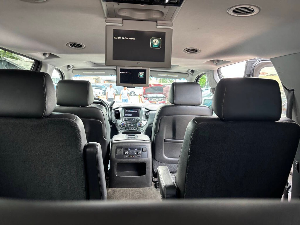 Chevrolet Suburban Vehicle Full-screen Gallery Image 20