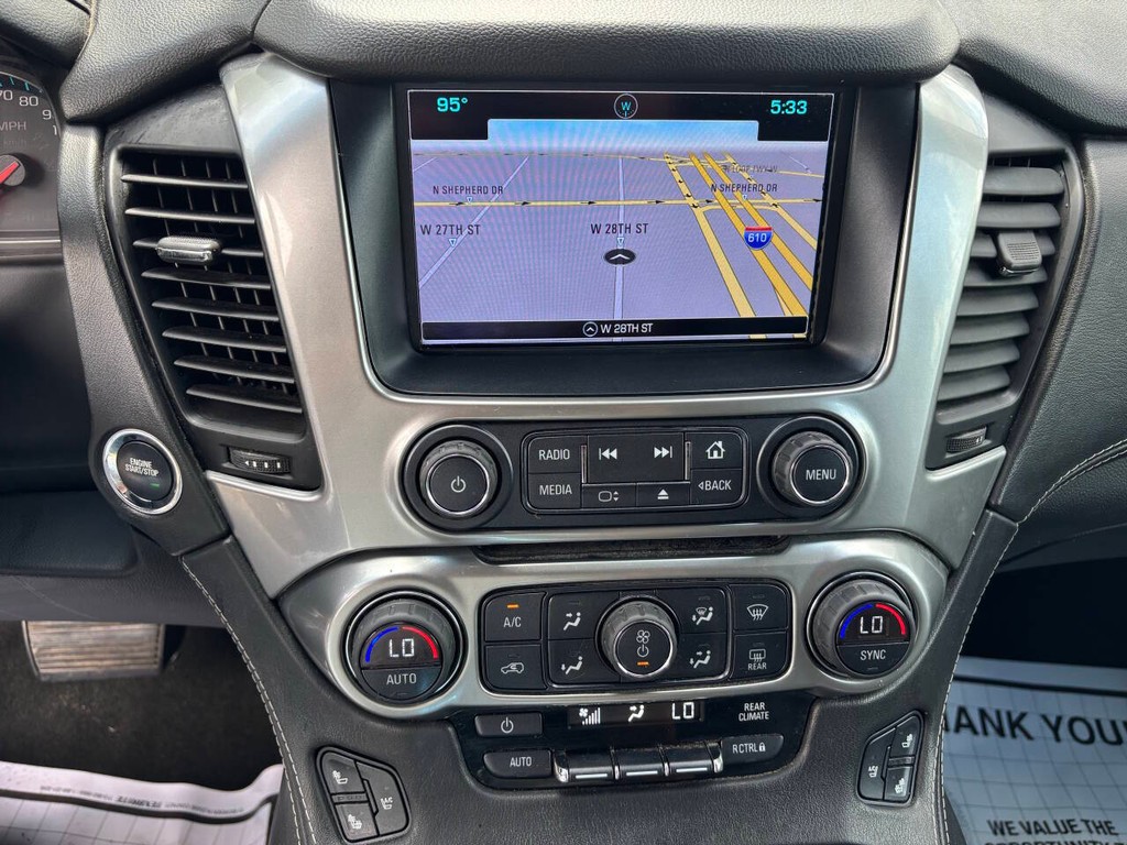 Chevrolet Suburban Vehicle Full-screen Gallery Image 24