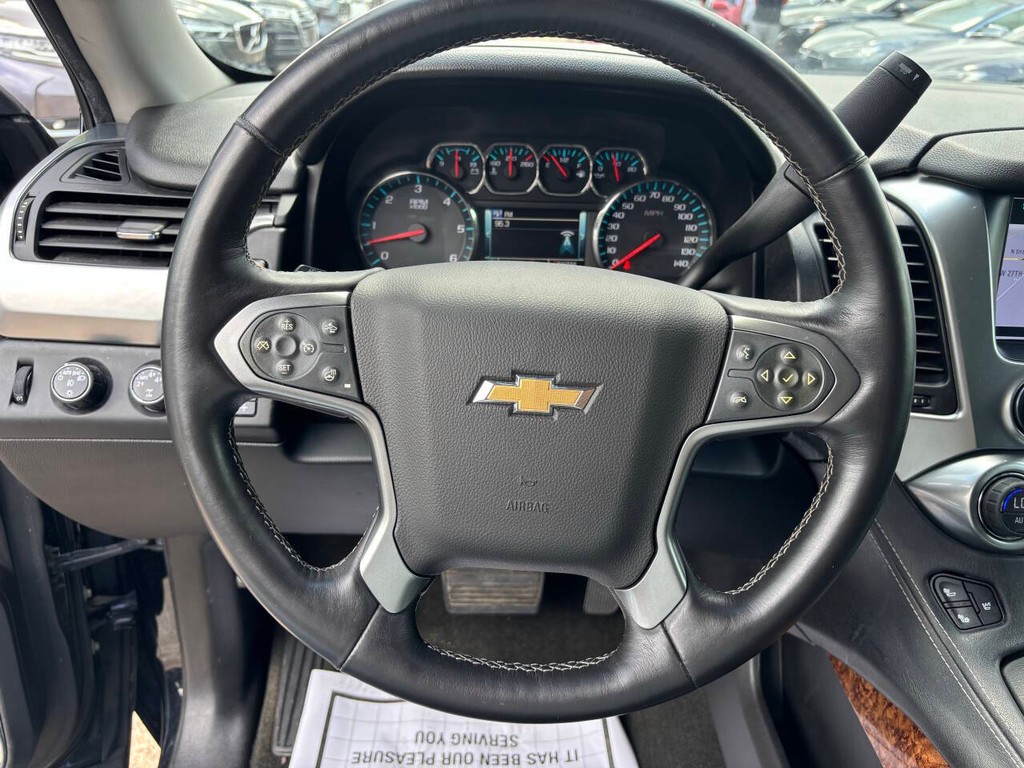 Chevrolet Suburban Vehicle Full-screen Gallery Image 27