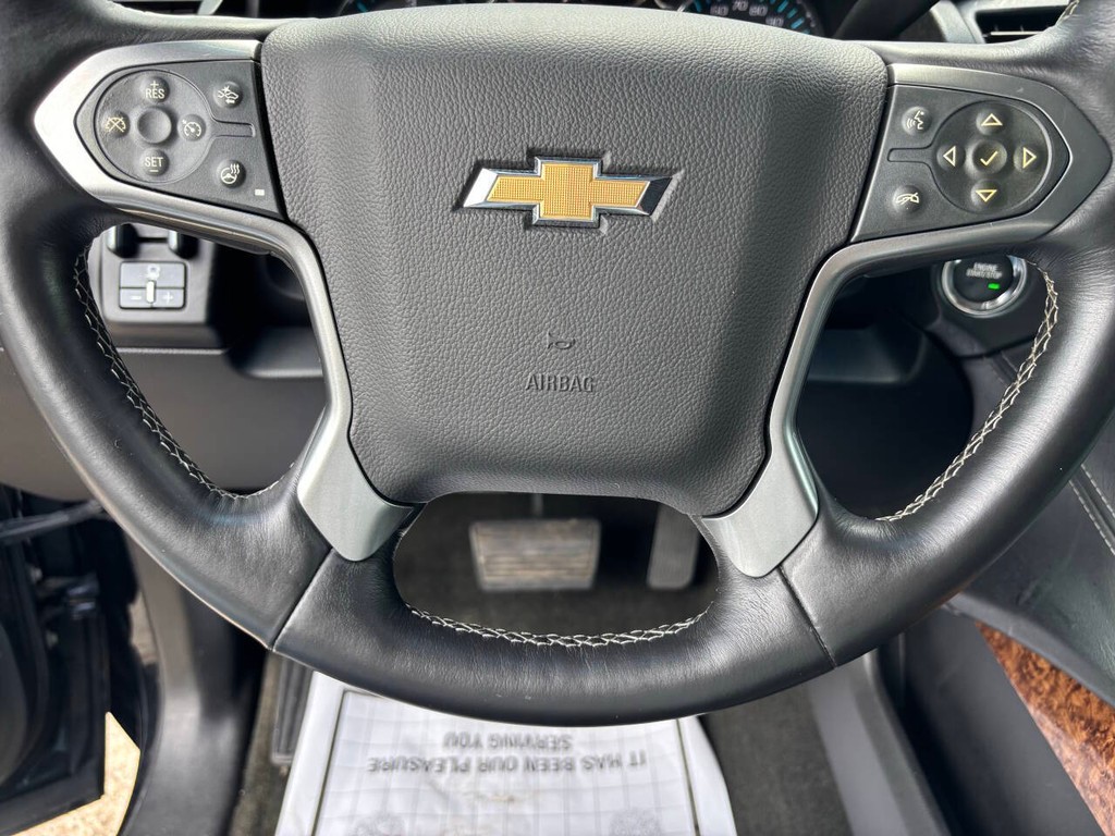 Chevrolet Suburban Vehicle Full-screen Gallery Image 28