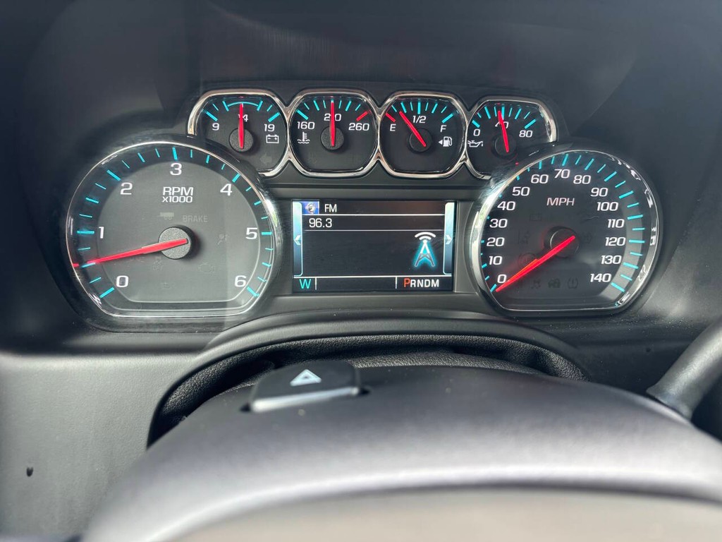 Chevrolet Suburban Vehicle Full-screen Gallery Image 33