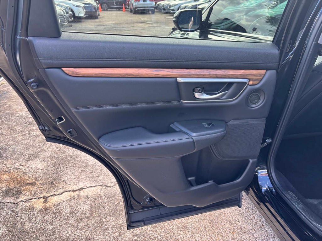 Honda CR-V Vehicle Full-screen Gallery Image 15