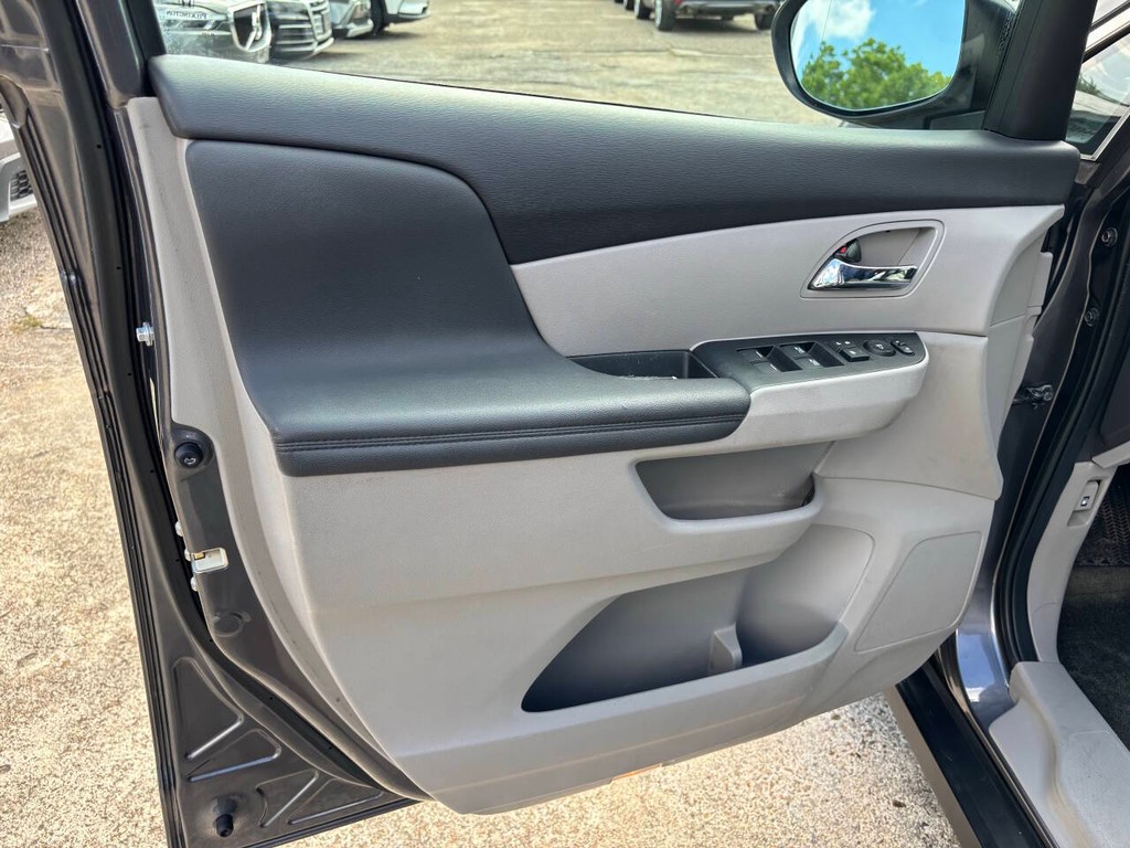 Honda Odyssey Vehicle Full-screen Gallery Image 09